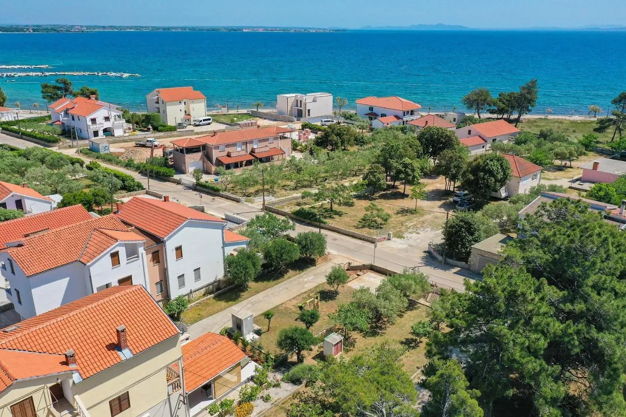 Old Road Apartment Vir