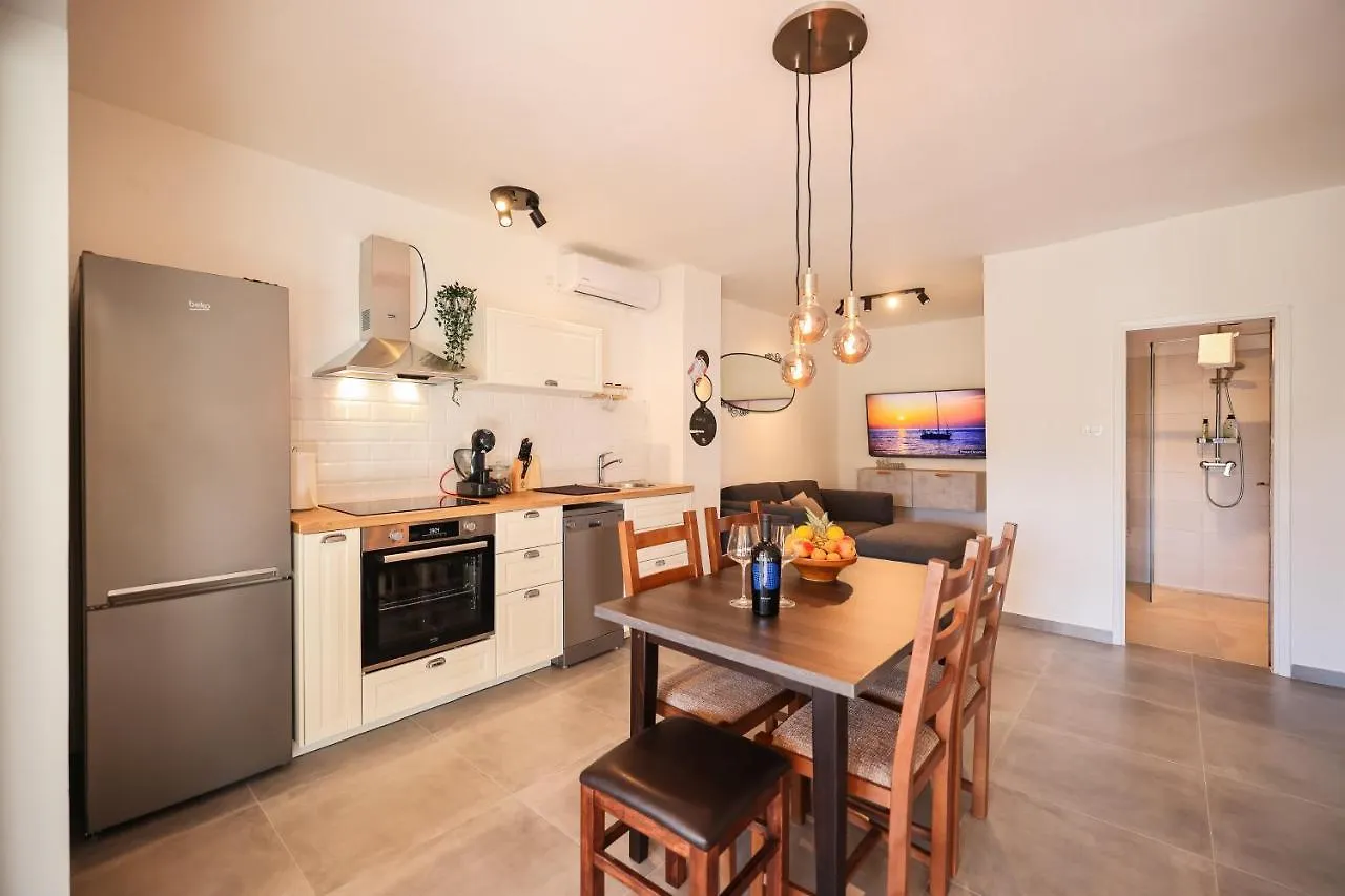 Ferienwohnung Old Road Vir