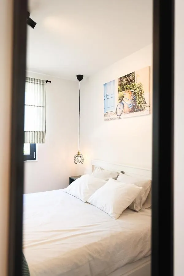 Ferienwohnung Old Road Vir Apartment