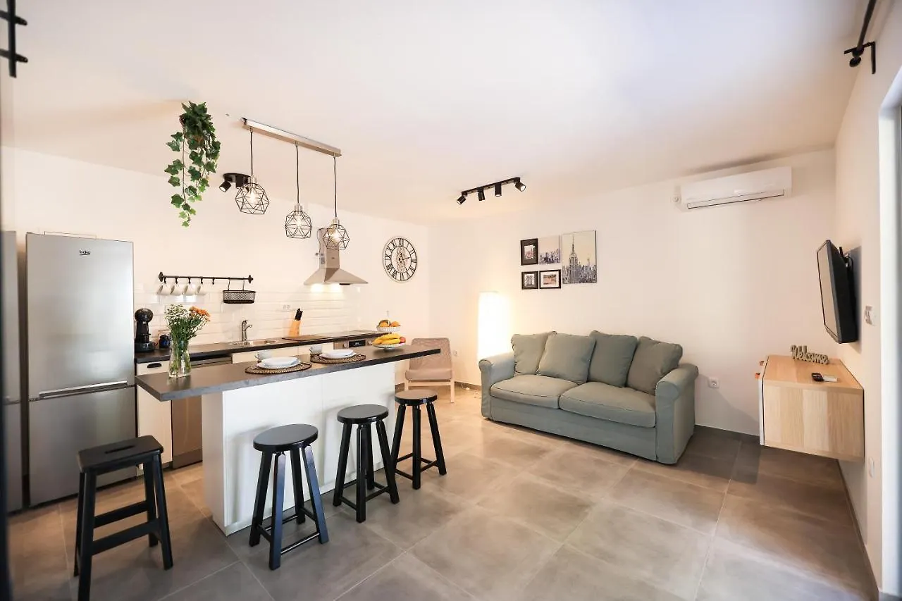 Ferienwohnung Old Road Vir