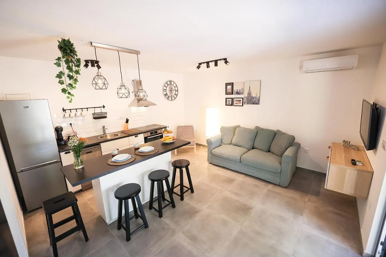Ferienwohnung Old Road Vir